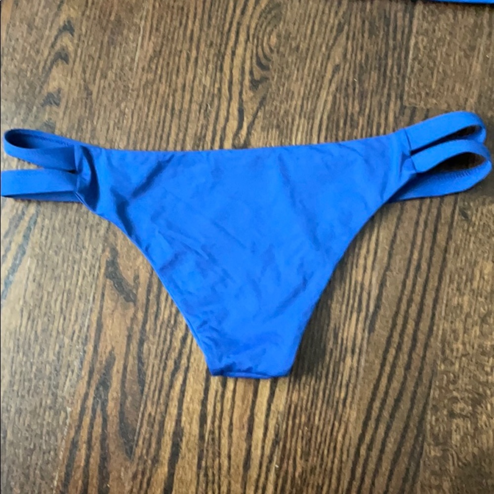 Bikini Set - Picture 2 of 5